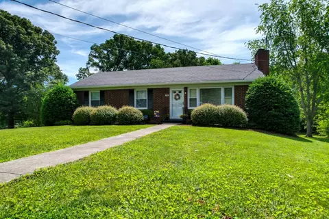 136 Long Pine Dr, Madison Heights, VA 24572