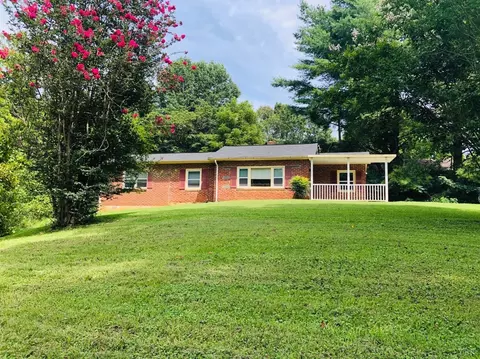 648 Oak Grove Dr, Madison Heights, VA 24572