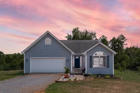 194 Oak Spring Ln, Madison Heights, VA 24572