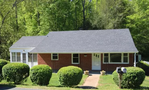 233 Mays St, Madison Heights, VA 24572