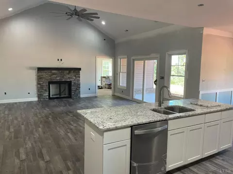 1075 Everett Rd, Forest, VA 24551 photo 7