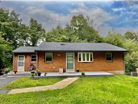 2224 Galts Mill Rd, Madison Heights, VA 24572