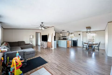 276 Beeks Ln, Spout Spring, VA 24593 photo 8