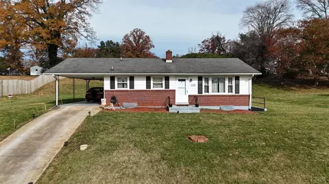 102 Oak Hill Dr, Madison Heights, VA 24572