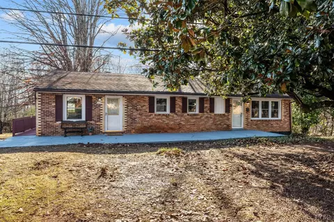 2435 Galts Mill Rd, Madison Heights, VA 24572