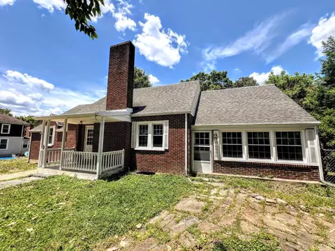 202 Charlotte St, Brookneal, VA 24528