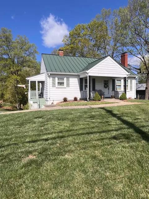 102 Oak Grove Rd, Madison Heights, VA 24572