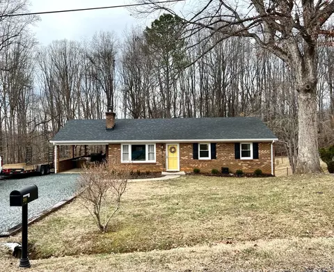 208 Fairfax Cir, Madison Heights, VA 24572
