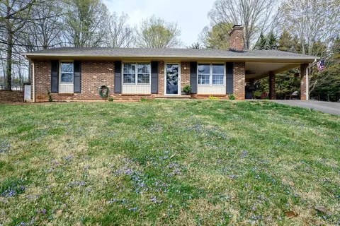 105 Valleyview Dr, Madison Heights, VA 24572