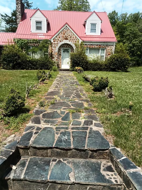 185 Callaway Dr, Fieldale, VA 24089
