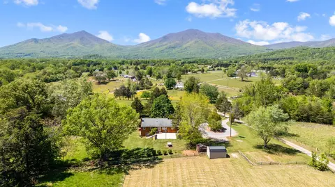 1129 Croft Ln, Bedford, VA 24523