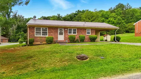 102 Southeast St, Brookneal, VA 24528