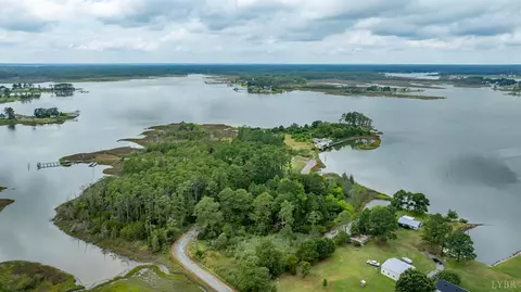 9323 Rowes Point Rd, Hayes, VA 23072