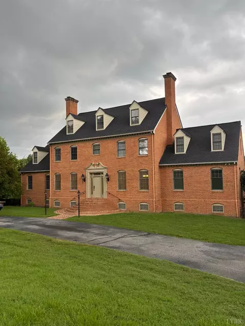 241 Berg Dr, Madison Heights, VA 24572