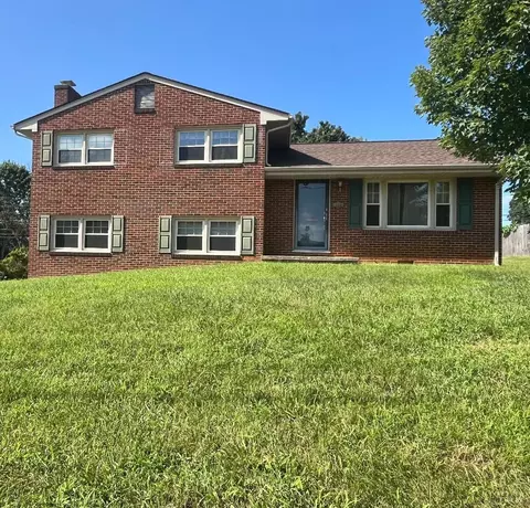 116 Frontier Rd NE, Roanoke, VA 24012