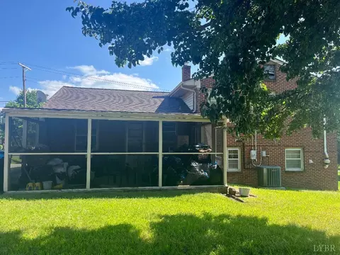 116 Frontier Rd NE, Roanoke, VA 24012 photo 2