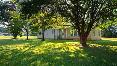 1214 Hawks Nest Ln, Moneta, VA 24121