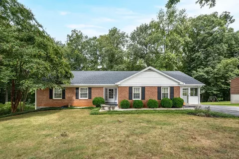 214 Lyttleton Ln, Madison Heights, VA 24572