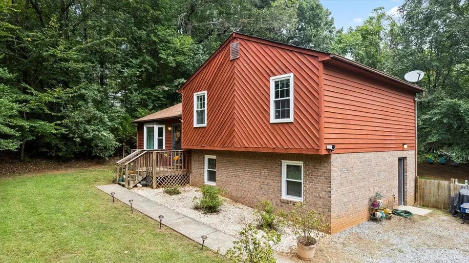 Exterior - 250 S Wood Duck Dr, Madison Heights, VA 24572 photo 9 of 10