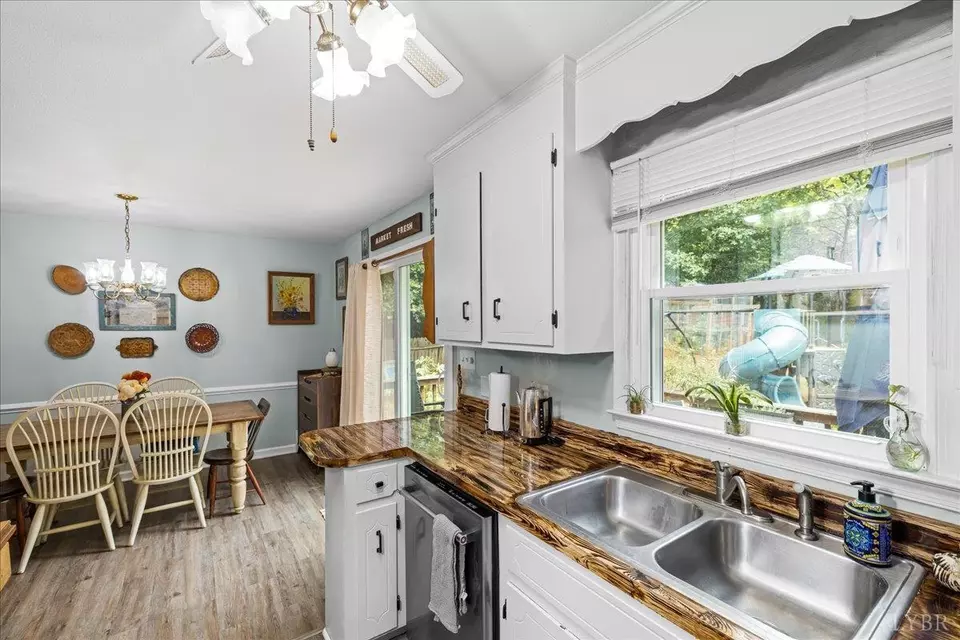 Kitchen - 250 S Wood Duck Dr, Madison Heights, VA 24572 photo 2 of 4