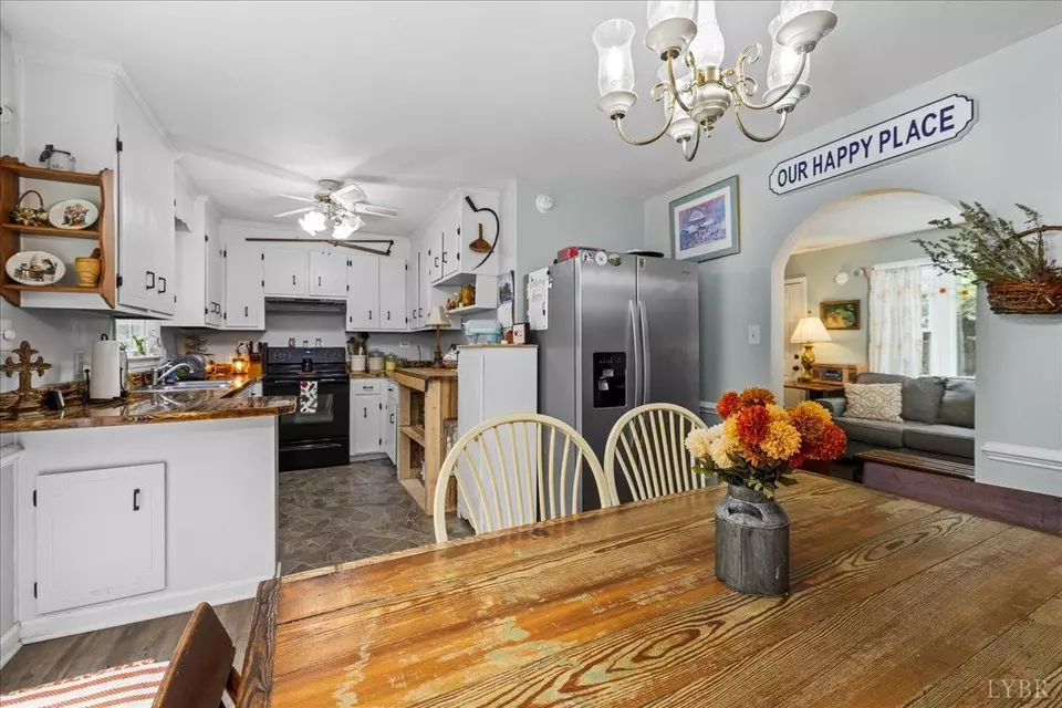 Dining - 250 S Wood Duck Dr, Madison Heights, VA 24572 photo 3 of 3