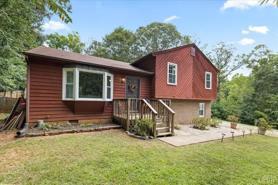 Exterior - 250 S Wood Duck Dr, Madison Heights, VA 24572 photo 2 of 10