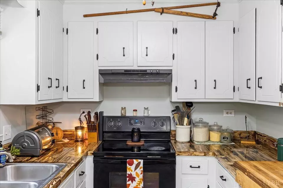 Kitchen - 250 S Wood Duck Dr, Madison Heights, VA 24572 photo 1 of 4