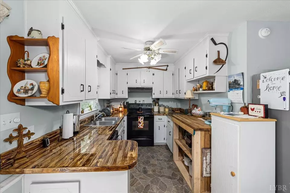 Kitchen - 250 S Wood Duck Dr, Madison Heights, VA 24572 photo 4 of 4