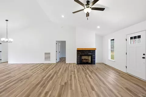 Living - 2541 Mitchell Mill Rd, Gladys, VA 24554 photo 2 of 4