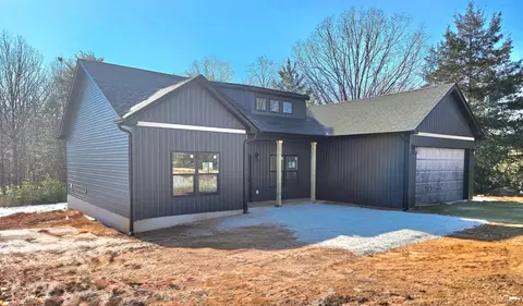 174 Kentmoor Farm Rd, Madison Heights, VA 24572