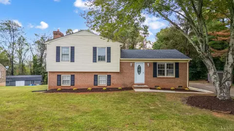 150 Glenwood Dr, Madison Heights, VA 24572