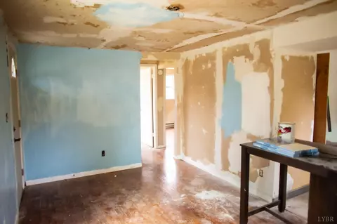 Living - 272 Eagle Rd, Amherst, VA 24521 photo 3 of 4