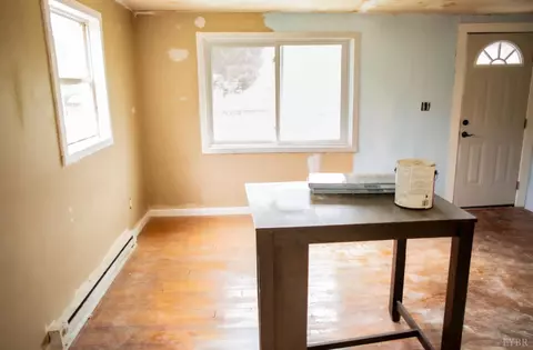 Living - 272 Eagle Rd, Amherst, VA 24521 photo 2 of 4