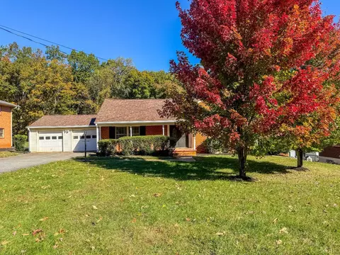 193 Daniels Dr, Madison Heights, VA 24572