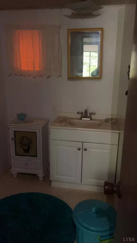 Bath - 308 Randolph St, Phenix, VA 23959 photo 1 of 1