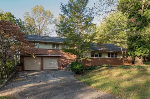 1238 Windsor Dr, Bedford, VA 24523