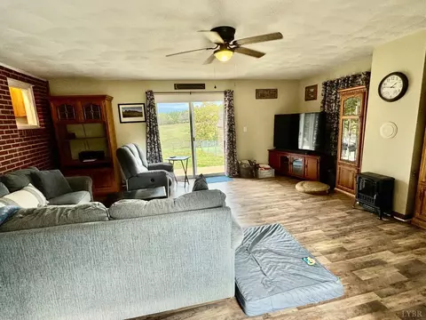 Living - 6223 Joppa Mill Rd, Moneta, VA 24121 photo 5 of 6