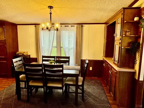 Dining - 6223 Joppa Mill Rd, Moneta, VA 24121 photo 2 of 4