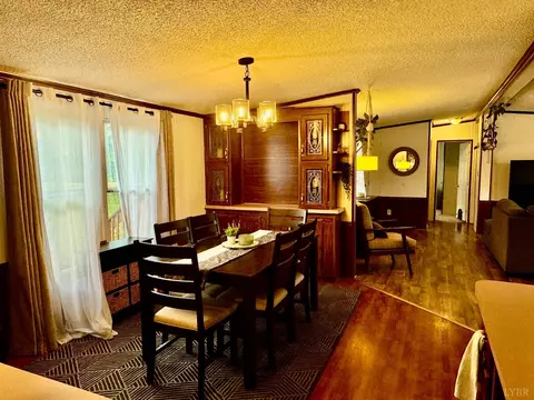 Dining - 6223 Joppa Mill Rd, Moneta, VA 24121 photo 3 of 4