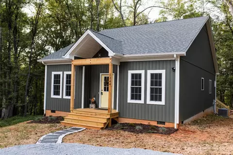 1244 Windsor Dr, Bedford, VA 24523
