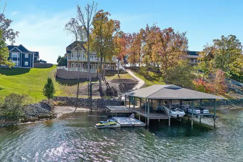 803 Compass Cove Cir, Moneta, VA 24121