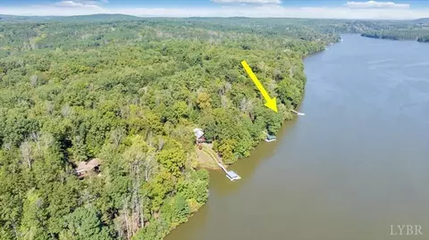 87 Runaway Bay Rd, Lynch Station, VA 24571