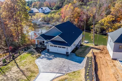 172 Lakewatch Cir, Moneta, VA 24121