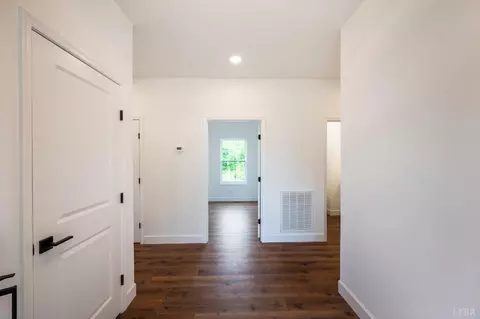 Entry Way - 11286 Leesville Rd, Evington, VA 24550 photo 2 of 11