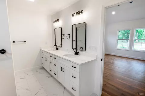 Bath - 11286 Leesville Rd, Evington, VA 24550 photo 3 of 10