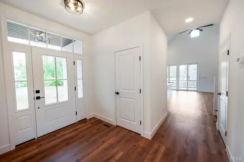 Entry Way - 11286 Leesville Rd, Evington, VA 24550 photo 3 of 11
