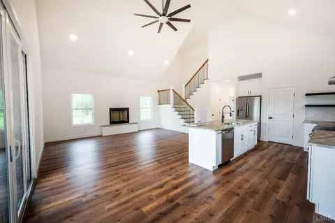 Living - 11286 Leesville Rd, Evington, VA 24550 photo 2 of 5