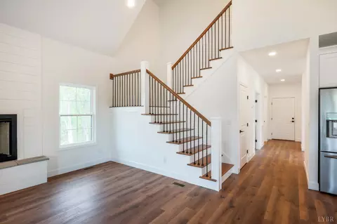 Entry Way - 11286 Leesville Rd, Evington, VA 24550 photo 4 of 11