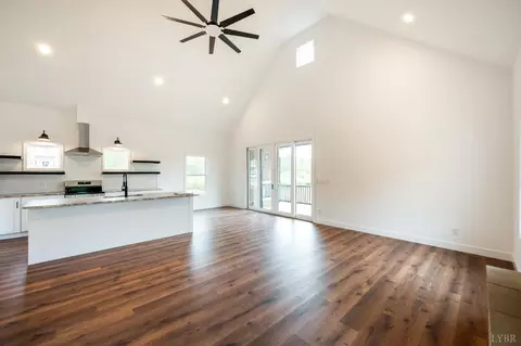 Living - 11286 Leesville Rd, Evington, VA 24550 photo 5 of 5