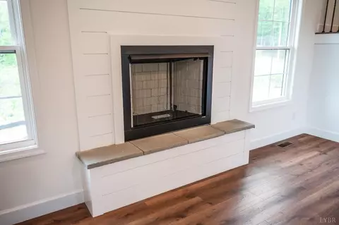Living - 11286 Leesville Rd, Evington, VA 24550 photo 4 of 5